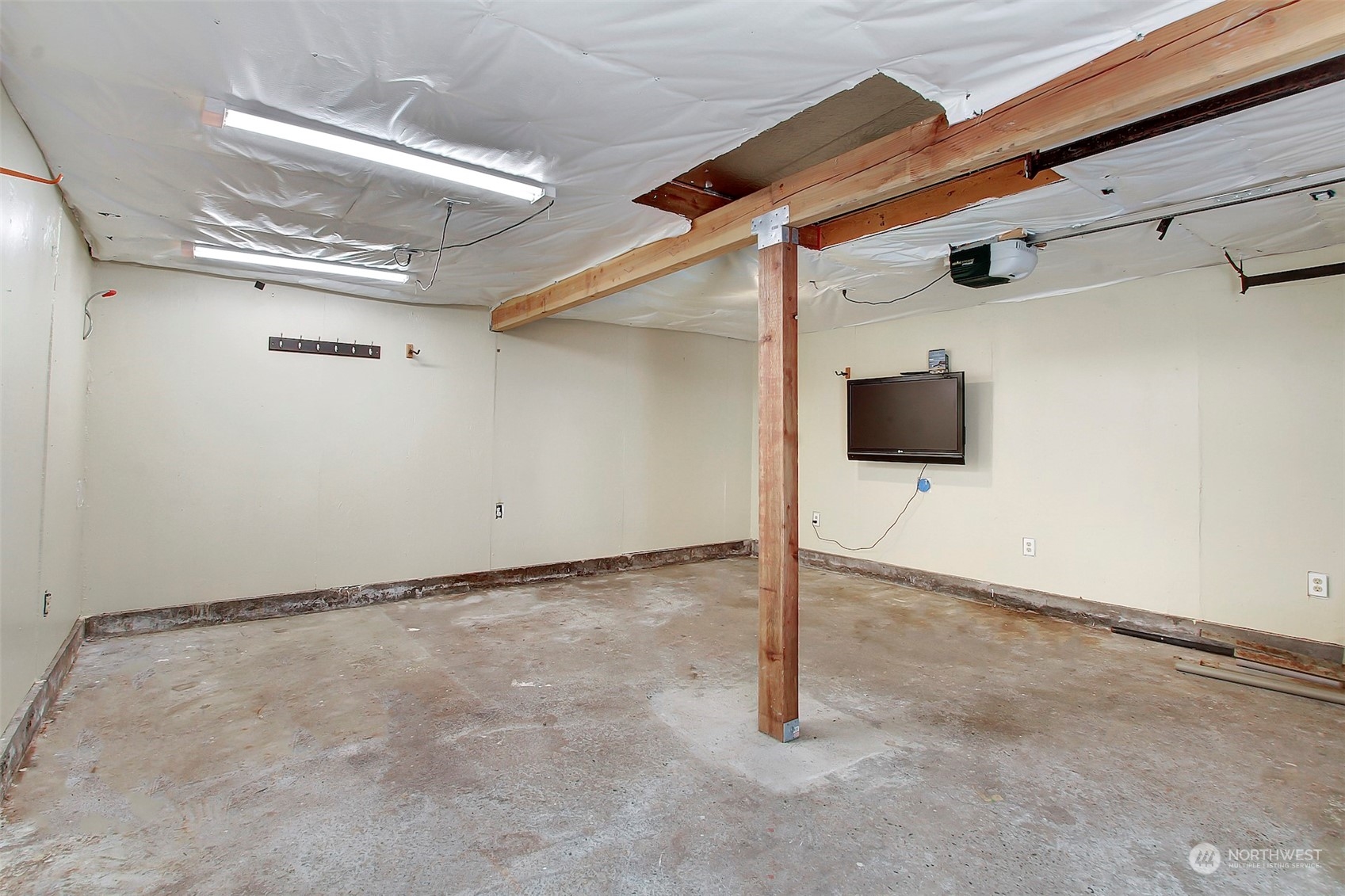 9913 32nd Avenue Southwest Seattle, WA 98126 - Photo 27 of 29 a view of an empty room
