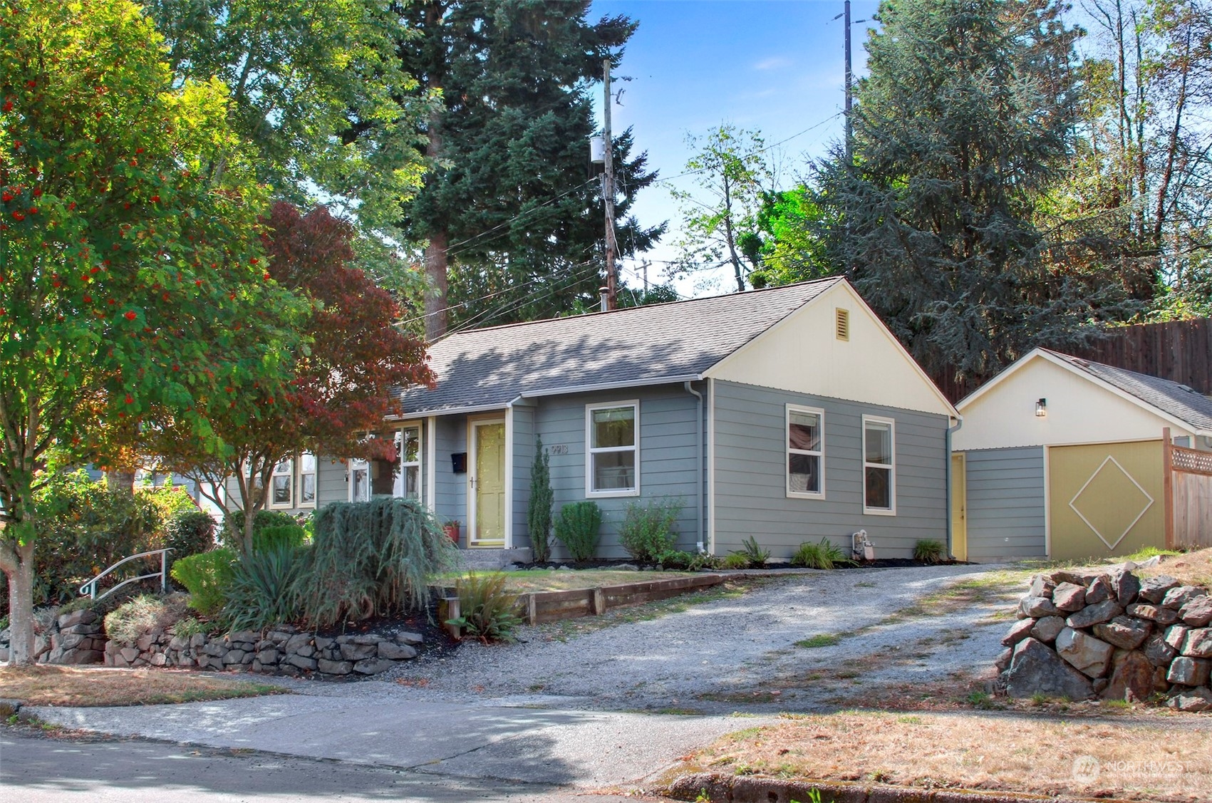 9913 32nd Avenue Southwest Seattle, WA 98126 - Photo 28 of 29 a front view of a house with a garden