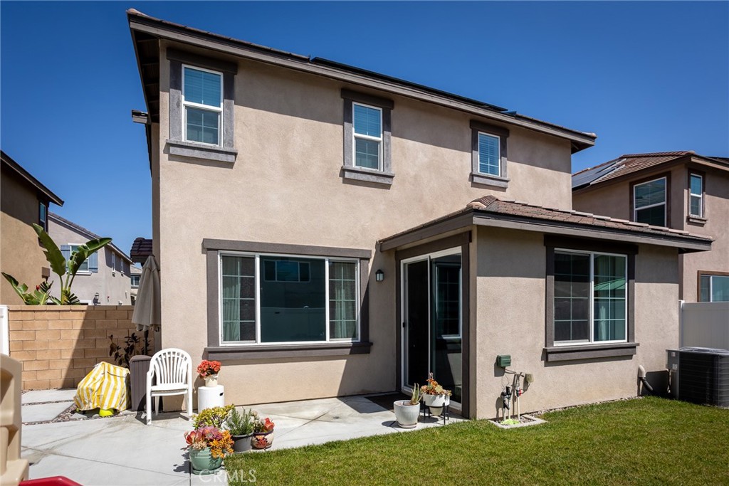 2467 Gunner Ridge Way Rialto, CA 92377 - Photo 19 of 38