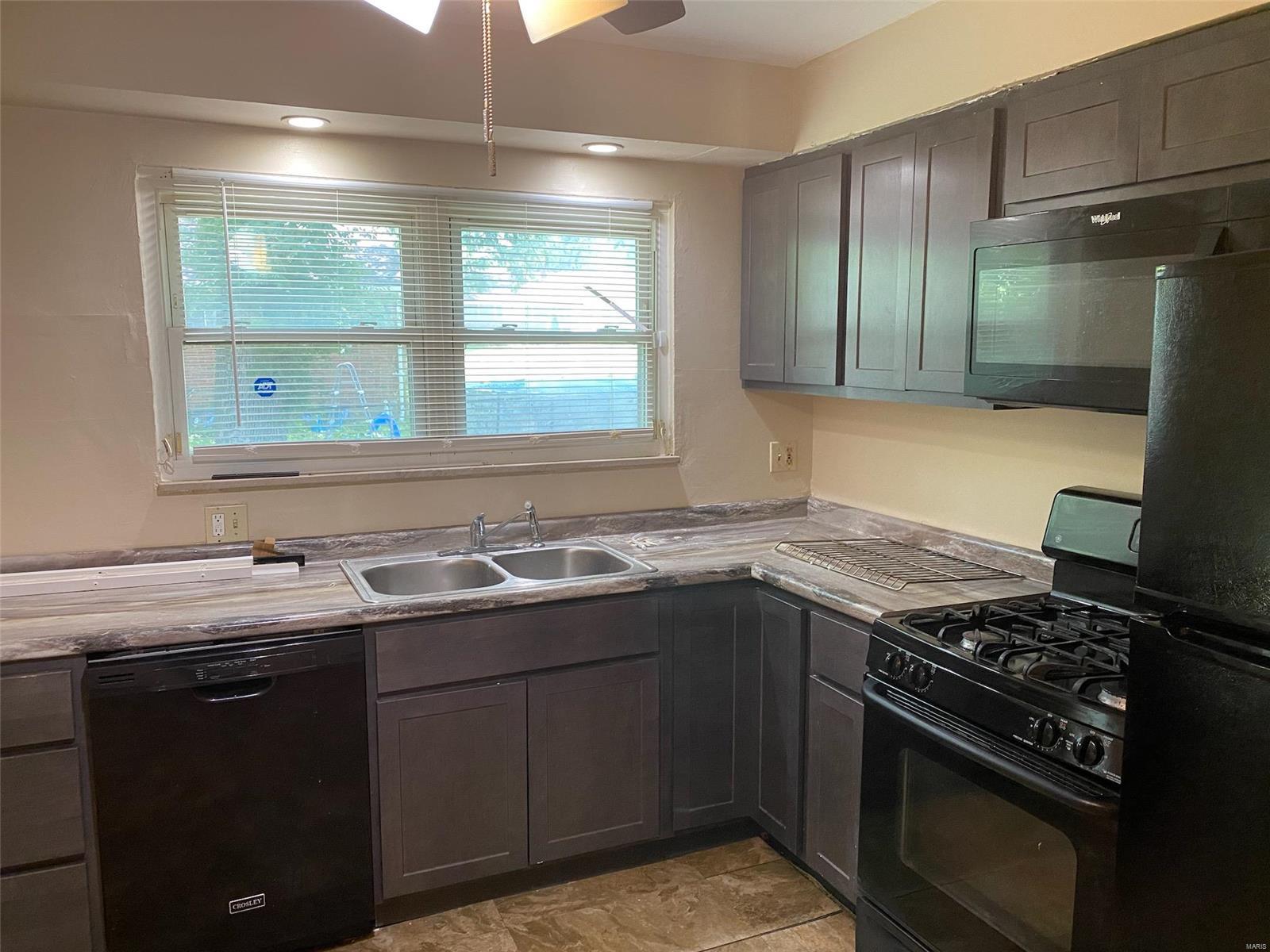 376 Bluff Drive Riverview, MO 63137 - Photo 9 of 18