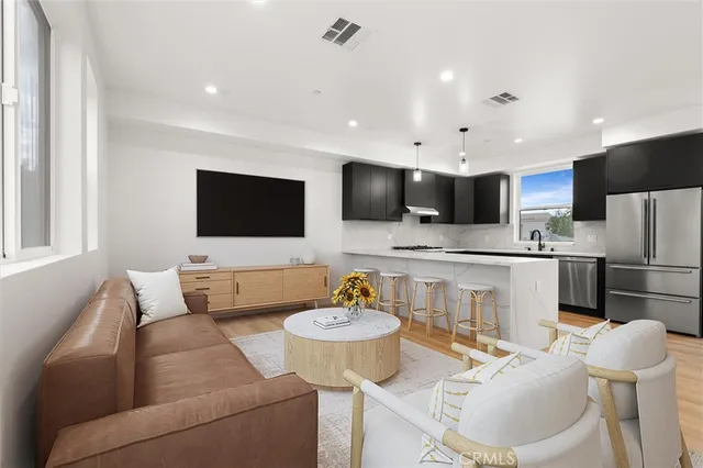 $979,000 | 11410 Calvert Street, North Hollywood, CA 91606