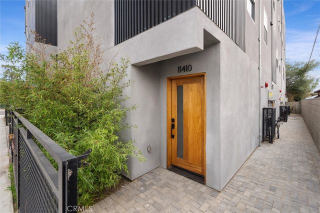 $979,000 | 11410 Calvert Street, North Hollywood, CA 91606