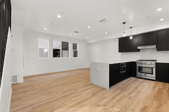 $979,000 | 11410 Calvert Street, North Hollywood, CA 91606