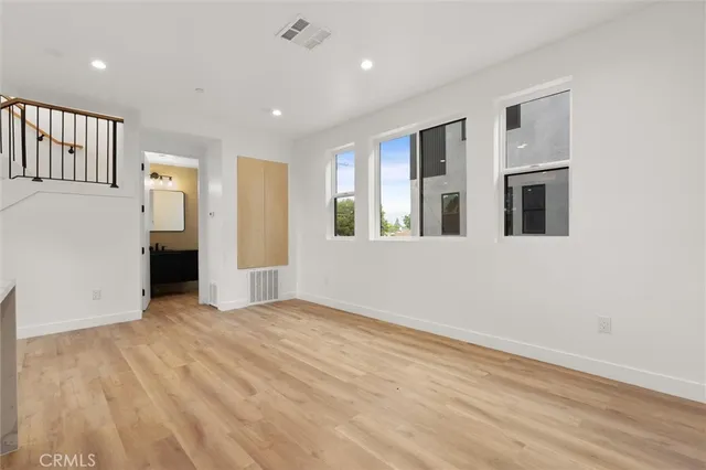 $979,000 | 11410 Calvert Street, North Hollywood, CA 91606