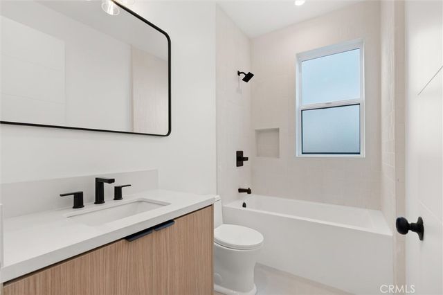 $979,000 | 11410 Calvert Street, North Hollywood, CA 91606