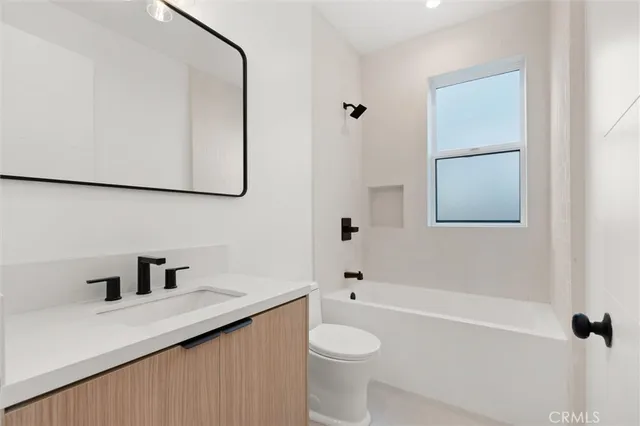 $979,000 | 11410 Calvert Street, North Hollywood, CA 91606