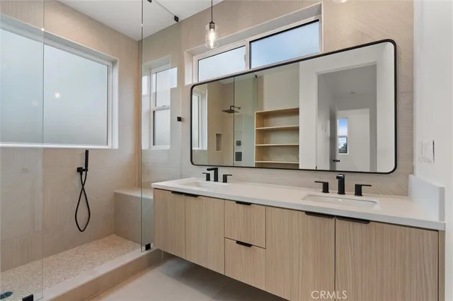 $979,000 | 11410 Calvert Street, North Hollywood, CA 91606