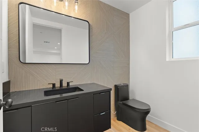 $979,000 | 11410 Calvert Street, North Hollywood, CA 91606