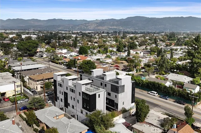 $979,000 | 11410 Calvert Street, North Hollywood, CA 91606