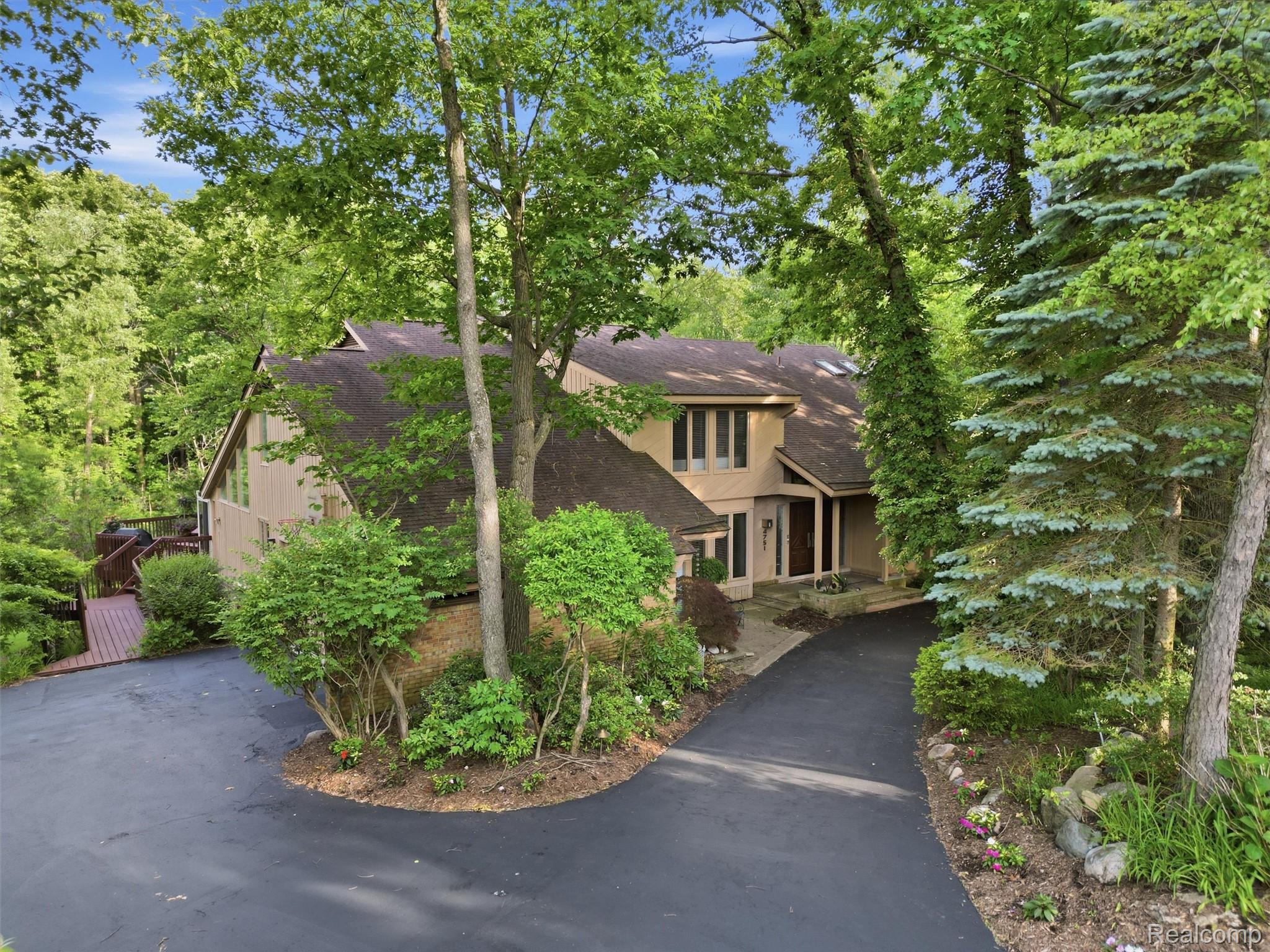 4751 Rolling Ridge Road West Bloomfield, MI 48323 - Photo 2 of 51 Front house
