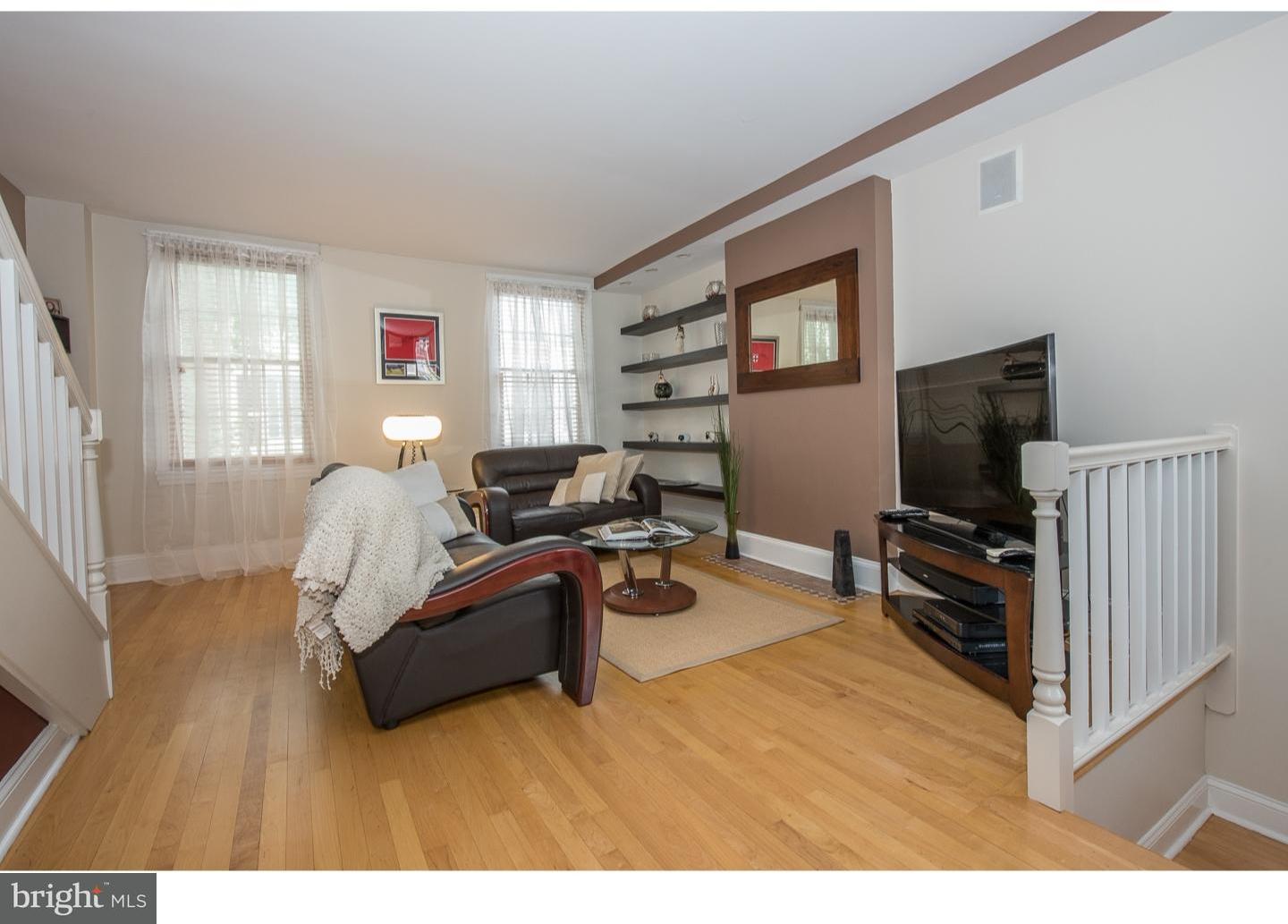 2218 Rittenhouse Square Philadelphia, PA 19103 - Photo 12 of 25 Living Room