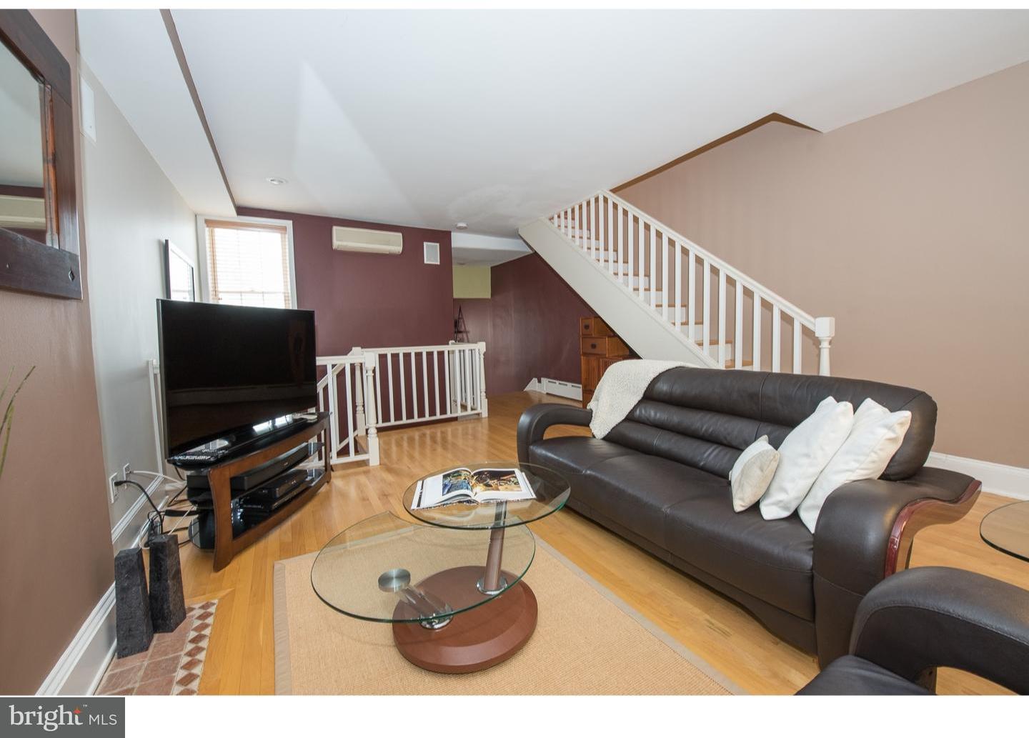 2218 Rittenhouse Square Philadelphia, PA 19103 - Photo 13 of 25 Living Room