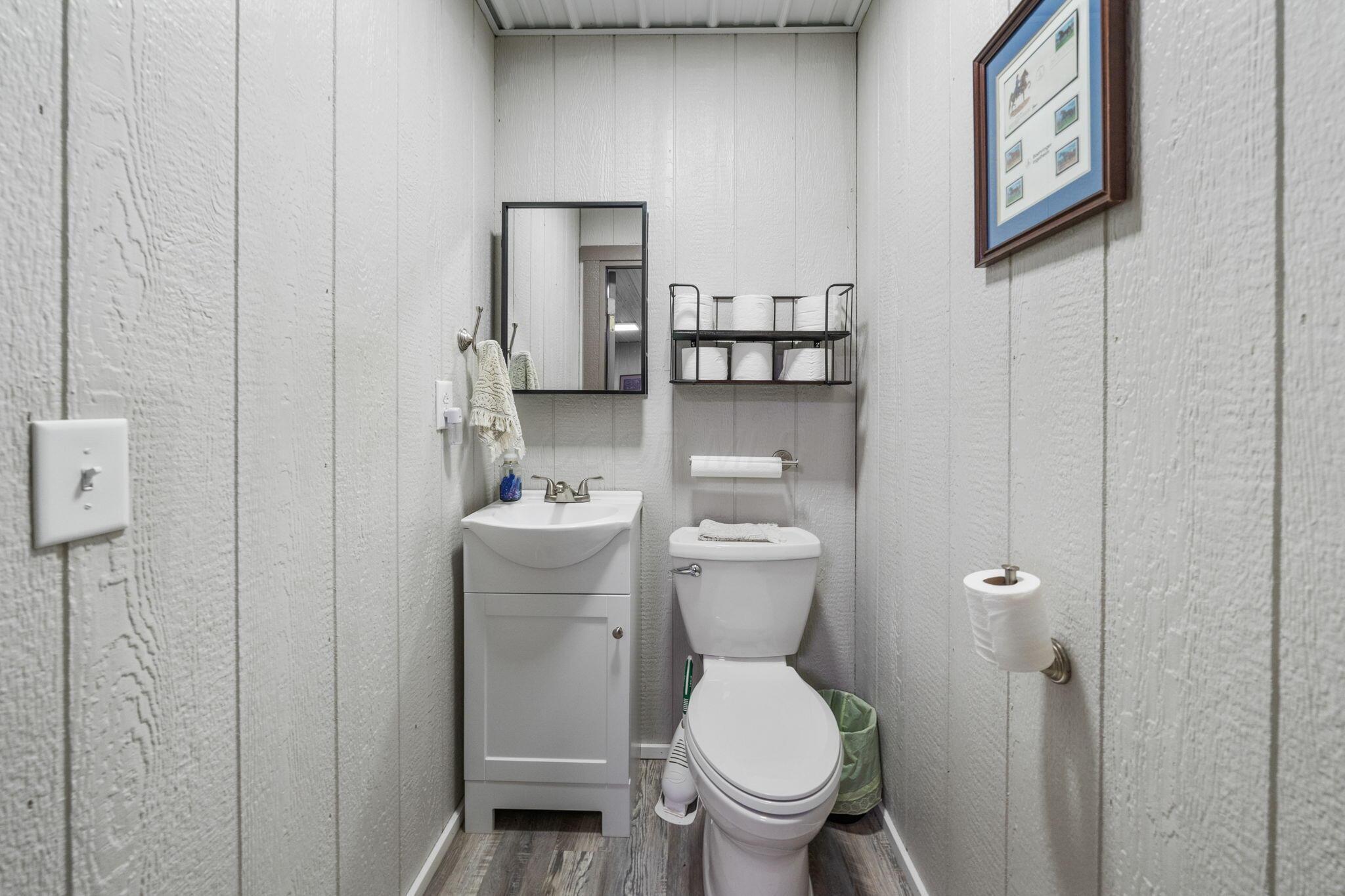 5516 Lancaster Road Hebron, OH 43025 - Photo 70 of 116 Half bath off tack room