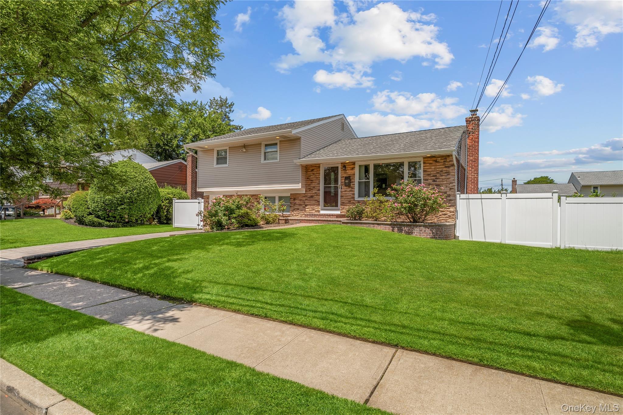 16 Cumberland Road Jericho, NY 11753 - Photo 4 of 44