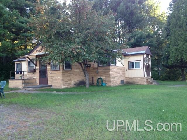 230 Bluff Street Ishpeming, MI 49849 - Photo 3 of 34