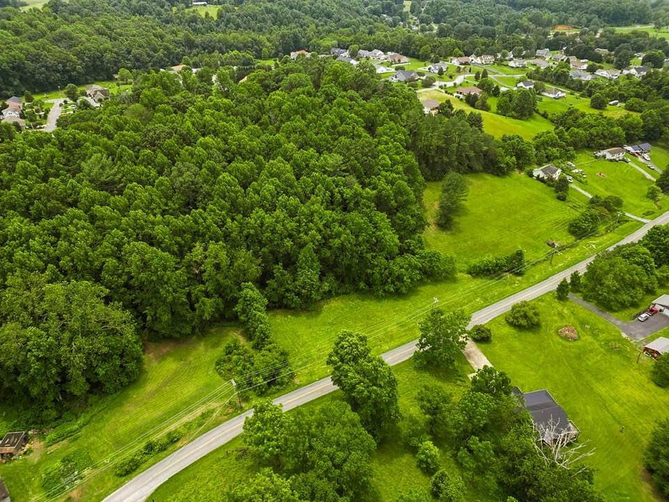 183 Hall Road, Unit 8 9 Jonesborough, TN 37659 - Photo 1 of 21 A must walk!