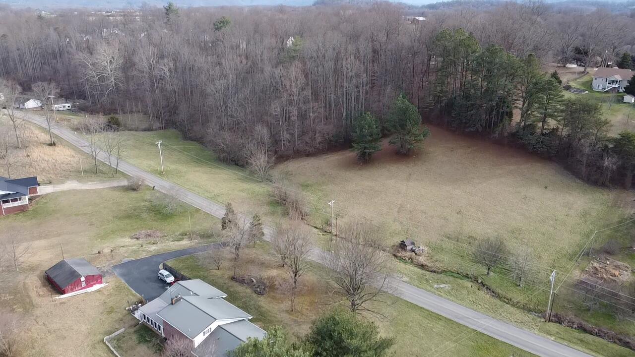183 Hall Road, Unit 8 9 Jonesborough, TN 37659 - Photo 8 of 21 A Must to View!