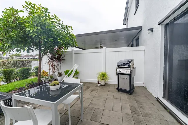 a table and chairs in front of a house