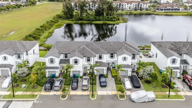 $558,000 | 561 Northwest 204th Street, Miami Gardens, FL 33169