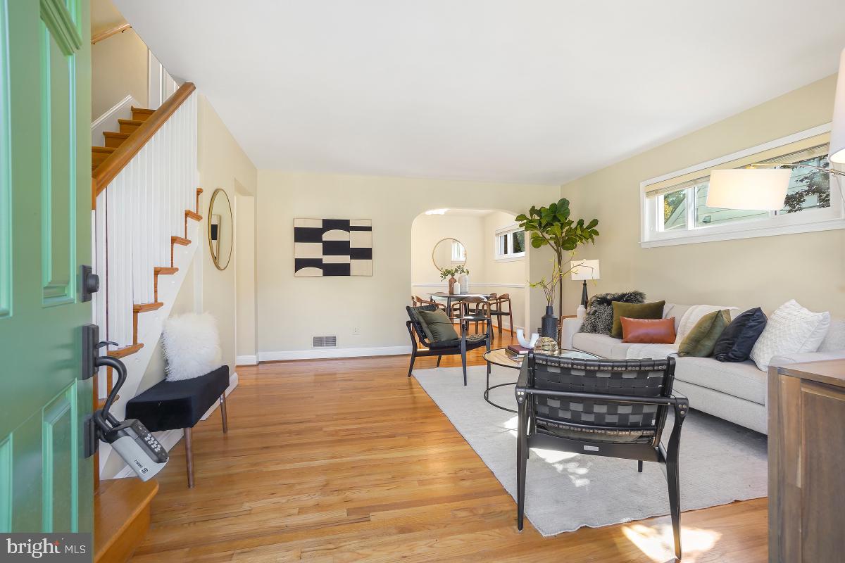 9411 Caroline Avenue Silver Spring, MD 20901 - Photo 3 of 32 Gallery Image 3