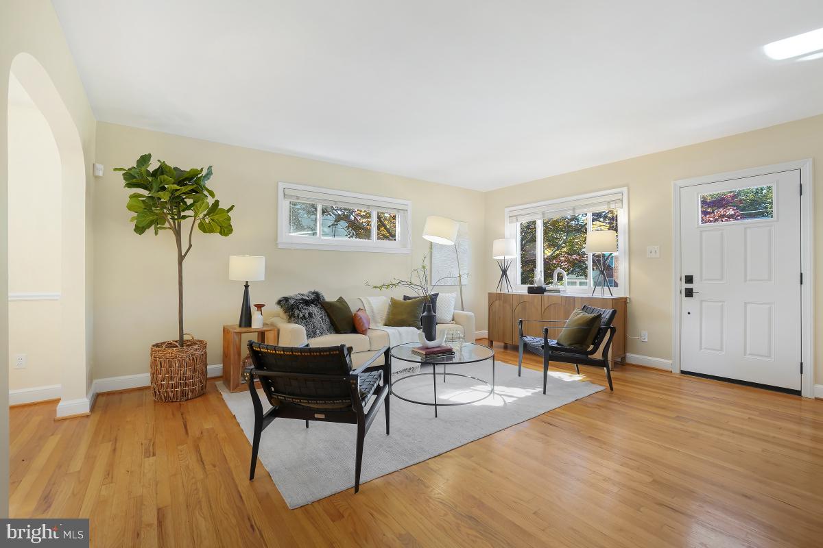 9411 Caroline Avenue Silver Spring, MD 20901 - Photo 4 of 32 Gallery Image 4