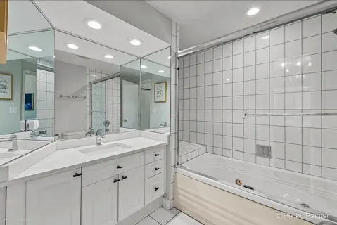 $630,000 | 680 North Green Street, Unit 605, Chicago, IL 60642
