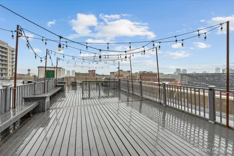 $630,000 | 680 North Green Street, Unit 605, Chicago, IL 60642