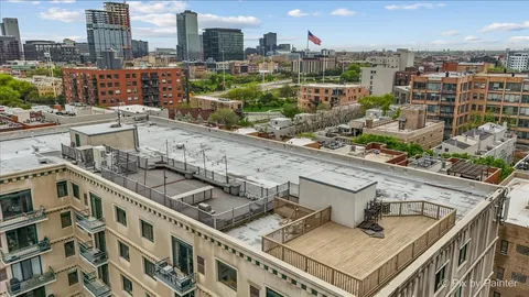$630,000 | 680 North Green Street, Unit 605, Chicago, IL 60642