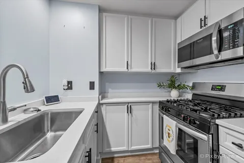 $630,000 | 680 North Green Street, Unit 605, Chicago, IL 60642