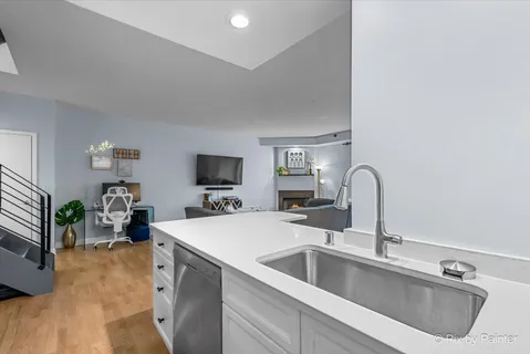 $630,000 | 680 North Green Street, Unit 605, Chicago, IL 60642