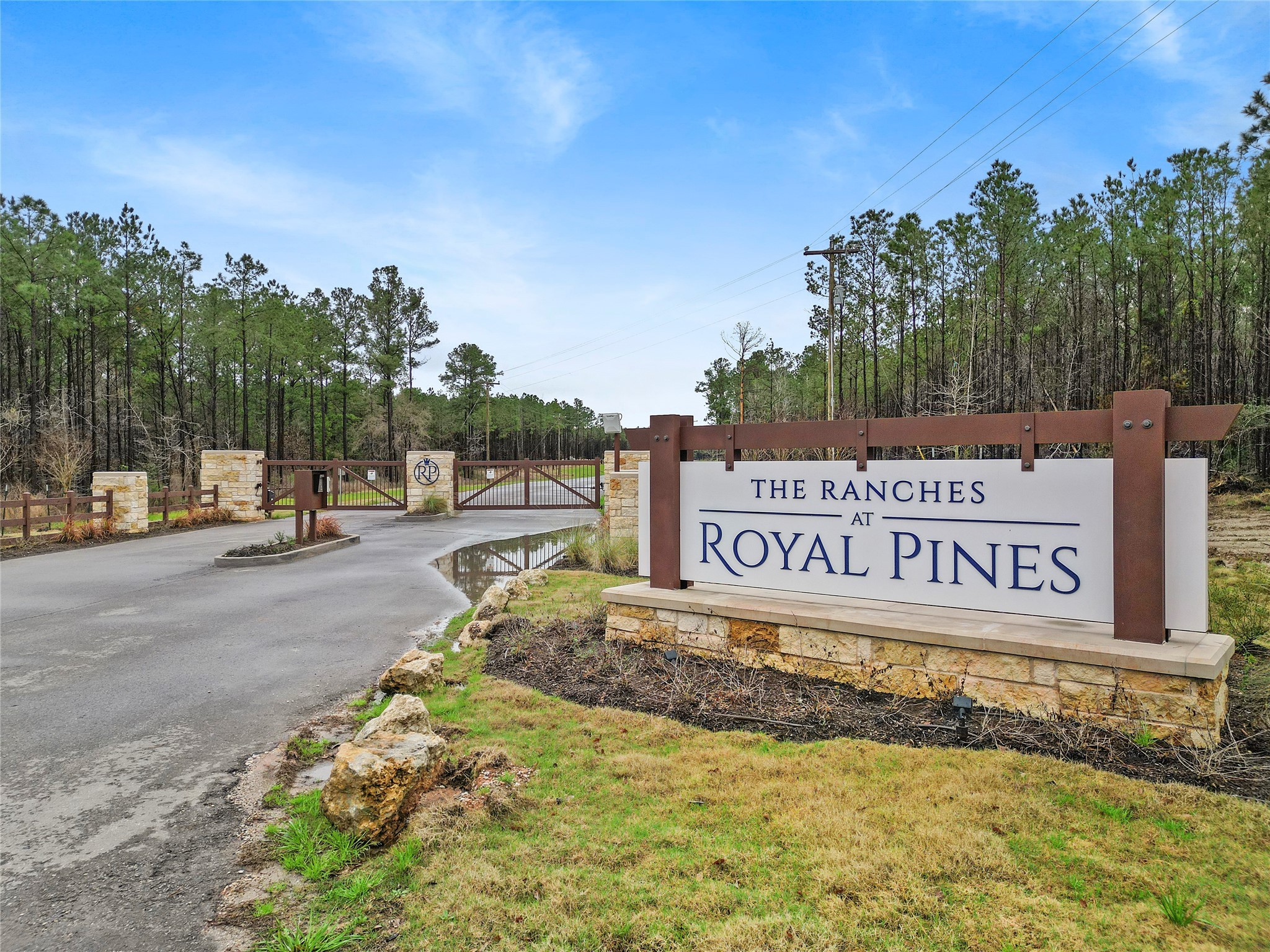 Tbd Queen Anne Way Huntsville, TX 77340 - Photo 3 of 13 a view of street sign