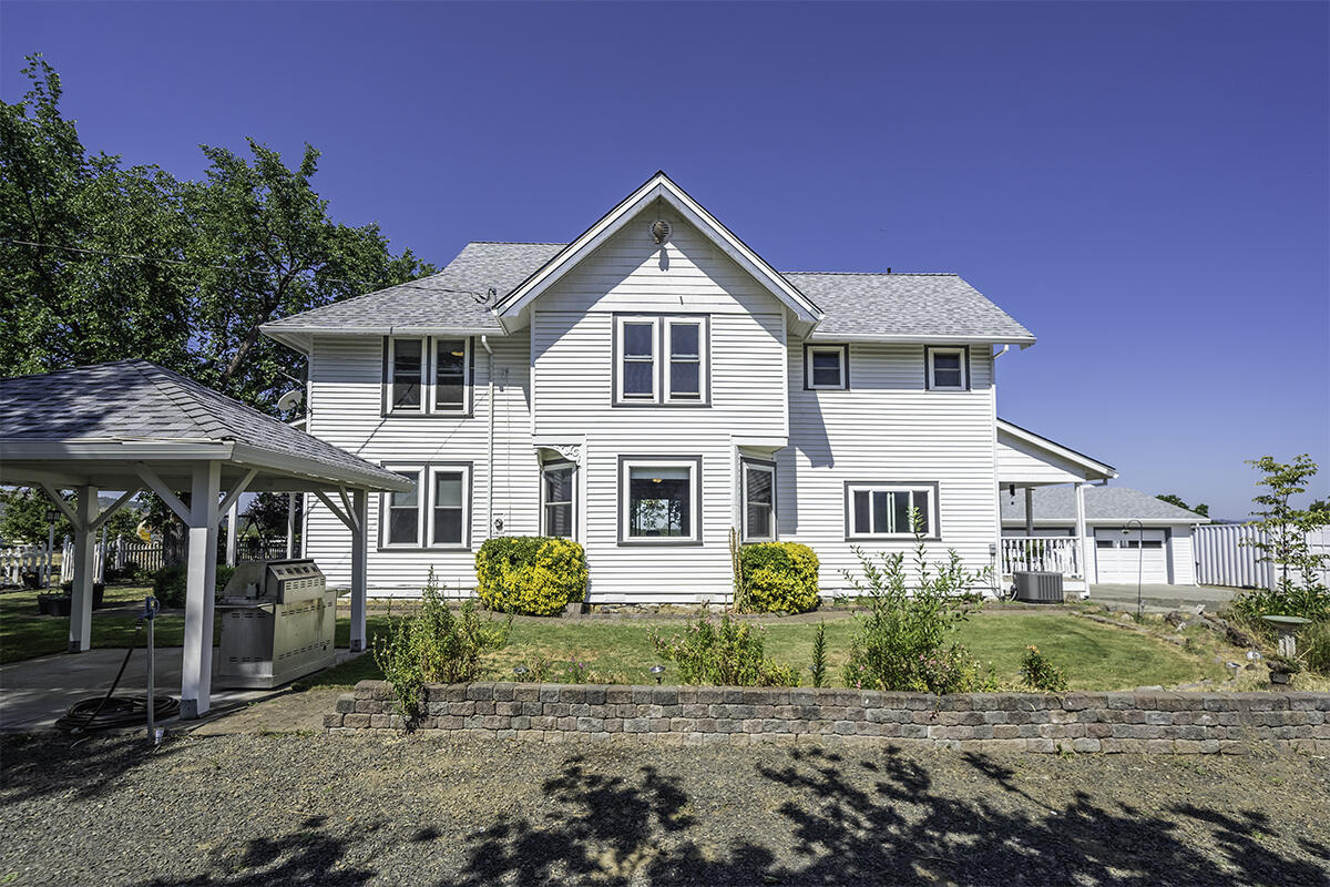 605 Meridian Road Eagle Point, OR 97524 - Photo 13 of 71 10