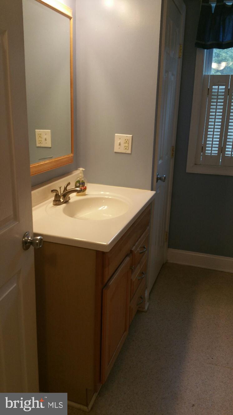 2215 Old Washington Road Westminster, MD 21157 - Photo 27 of 52 2nd Floor Bath
