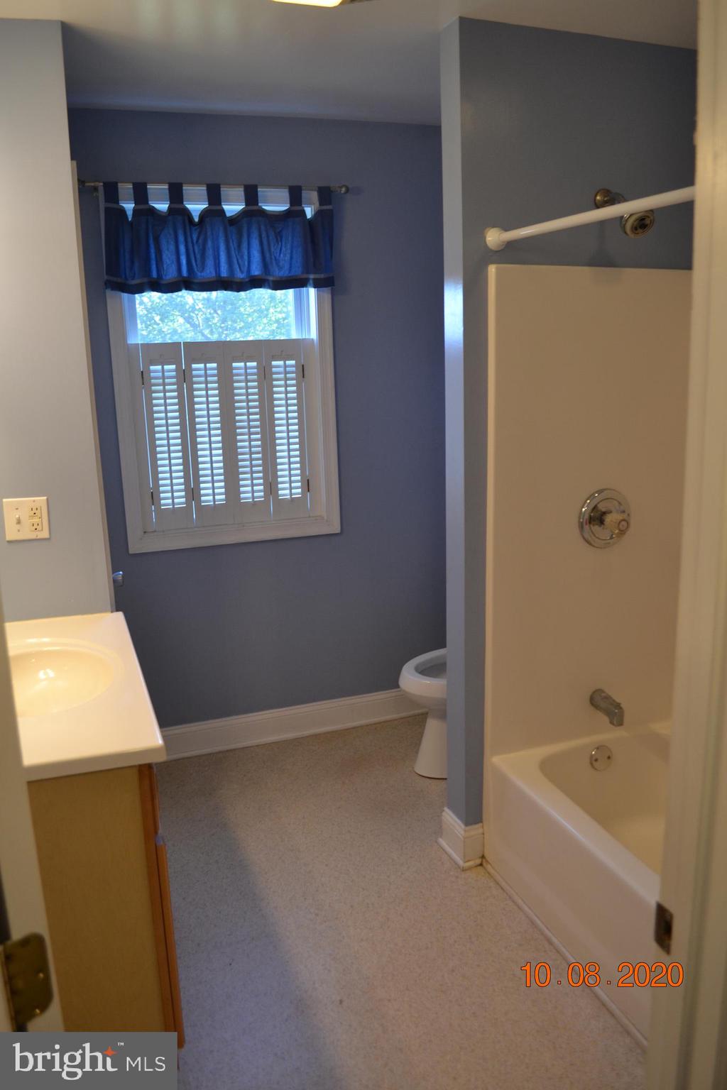 2215 Old Washington Road Westminster, MD 21157 - Photo 30 of 52 2nd Floor Bath