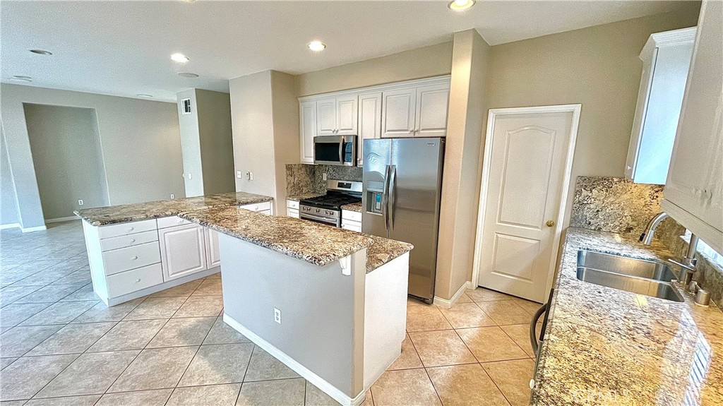 17543 Nutwood Drive Carson, CA 90746 - Photo 4 of 20