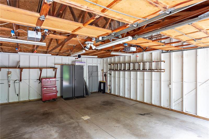 217 Oak Road Pittsburgh, PA 15239 - Photo 4 of 25 20x20 Garage!
