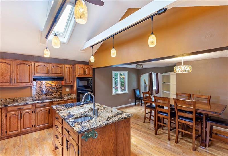 217 Oak Road Pittsburgh, PA 15239 - Photo 7 of 25