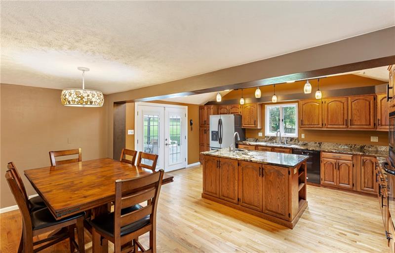 217 Oak Road Pittsburgh, PA 15239 - Photo 9 of 25
