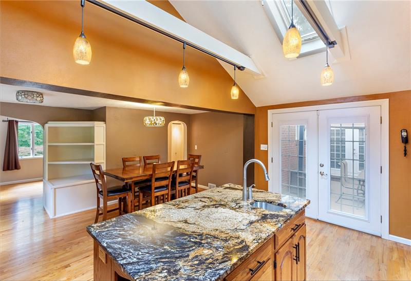 217 Oak Road Pittsburgh, PA 15239 - Photo 10 of 25