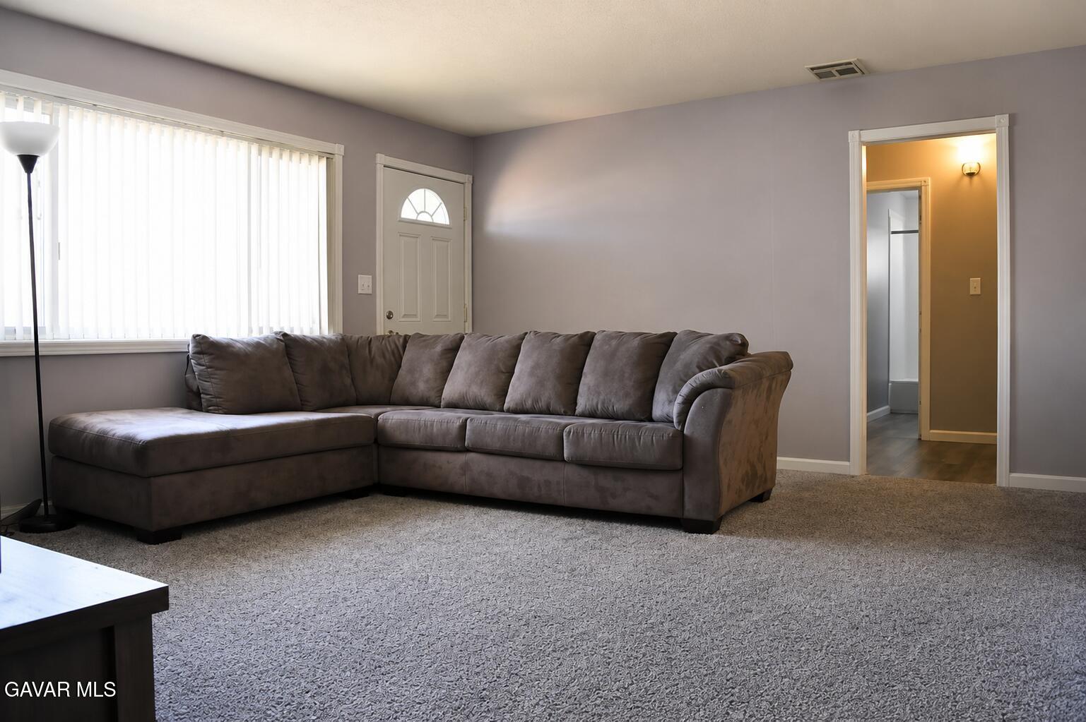 249 West Graaf Avenue Ridgecrest, CA 93555 - Photo 5 of 8 Main room