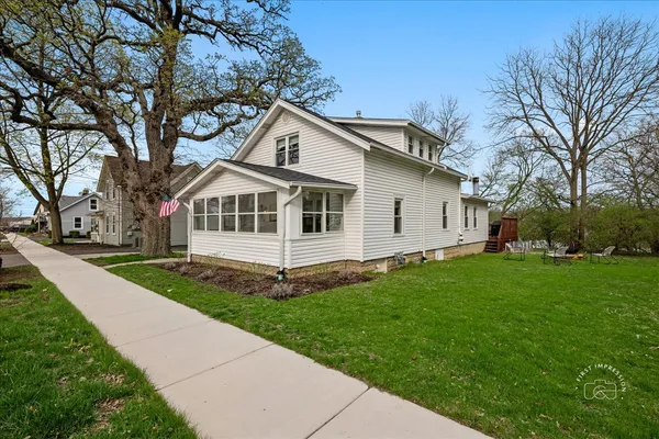 $410,000 | 304 South Water Street, Batavia, IL 60510