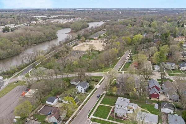$410,000 | 304 South Water Street, Batavia, IL 60510
