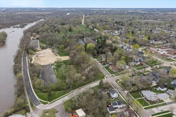 $410,000 | 304 South Water Street, Batavia, IL 60510