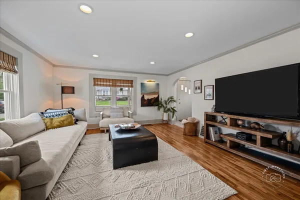 $410,000 | 304 South Water Street, Batavia, IL 60510