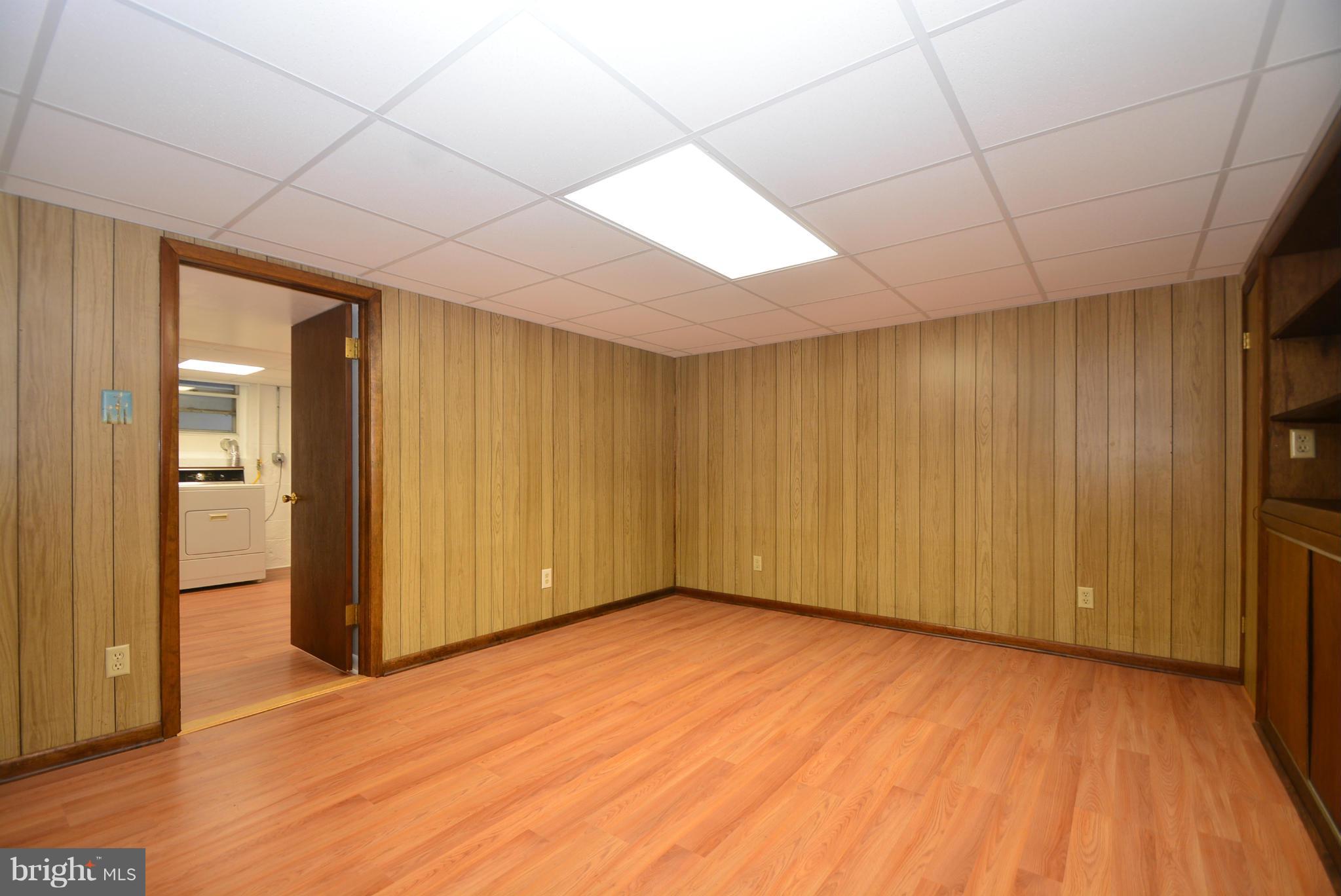 2757 Kirkleigh Road Baltimore, MD 21222 - Photo 22 of 30 Family Room