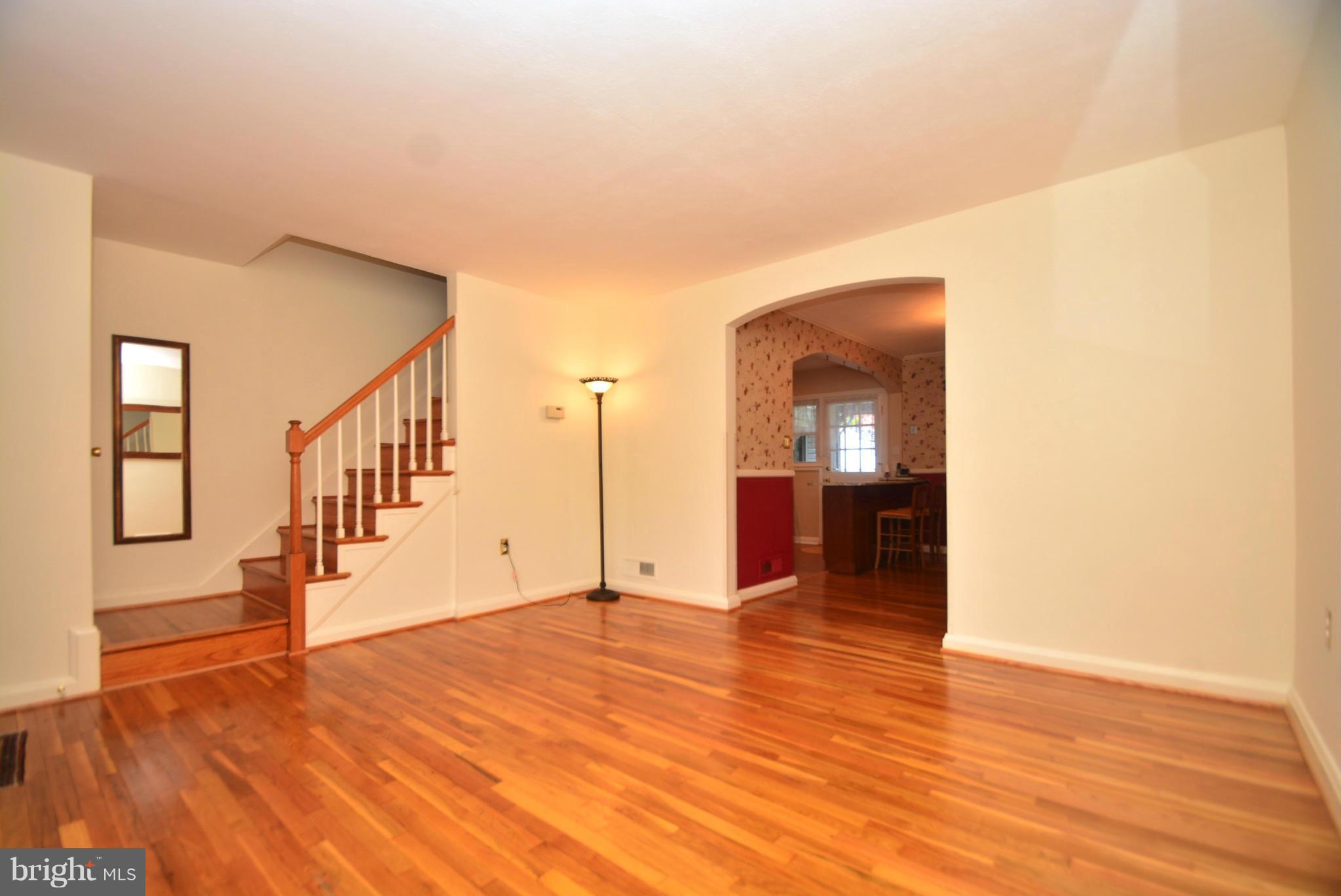 2757 Kirkleigh Road Baltimore, MD 21222 - Photo 4 of 30 Living Room