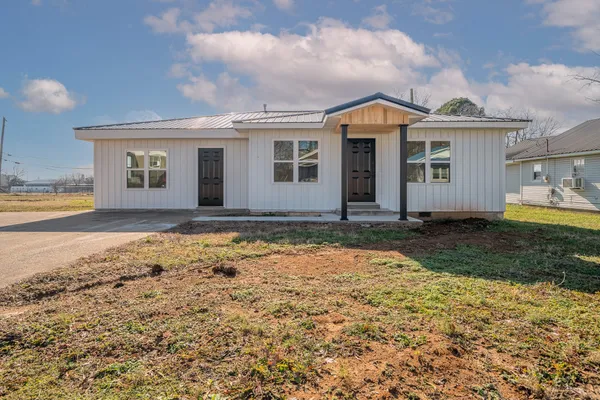 a front view of house with yard and space
