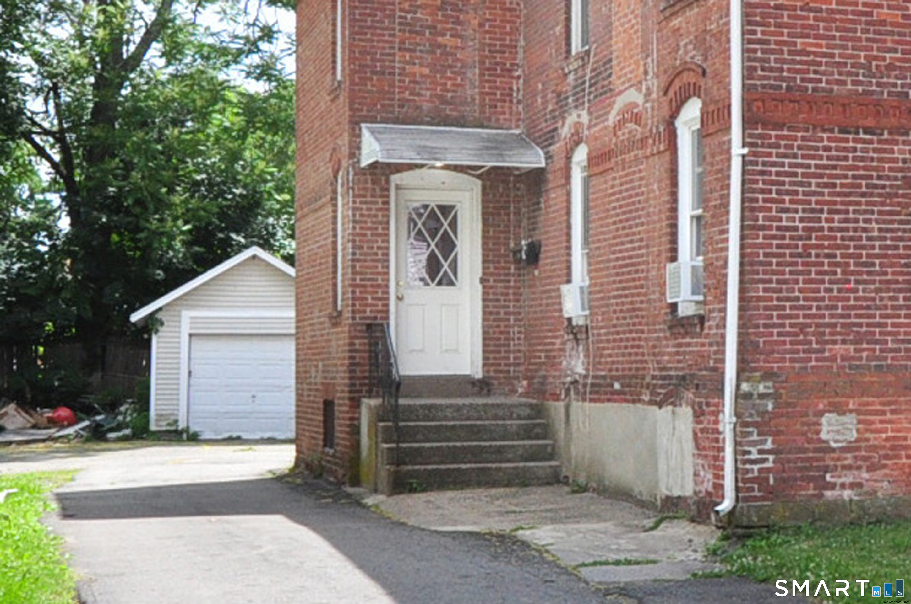 24 Garden Street Meriden, CT 06451 - Photo 2 of 35