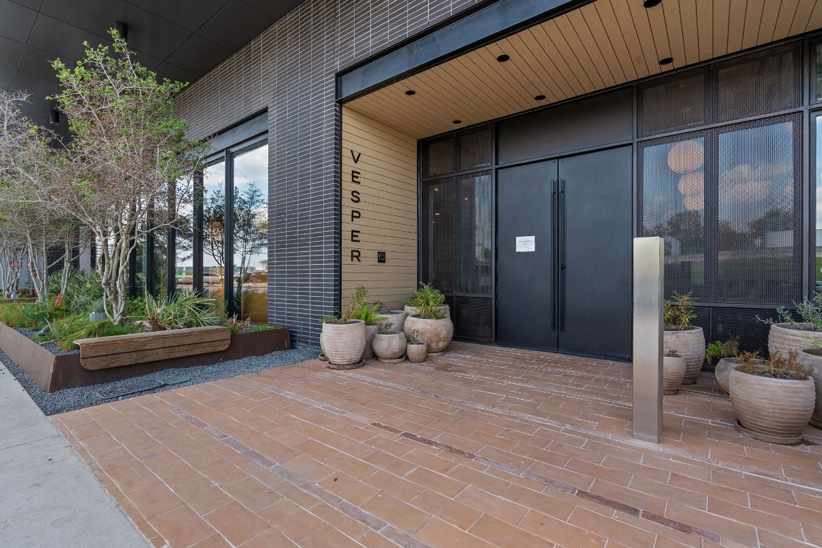 a view of livingroom with furniture