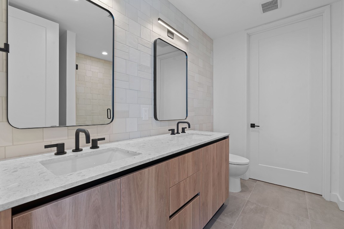 84 East Avenue, Unit 3404 Austin, TX 78701 - Photo 16 of 40 a bathroom with a double vanity sink and a mirror